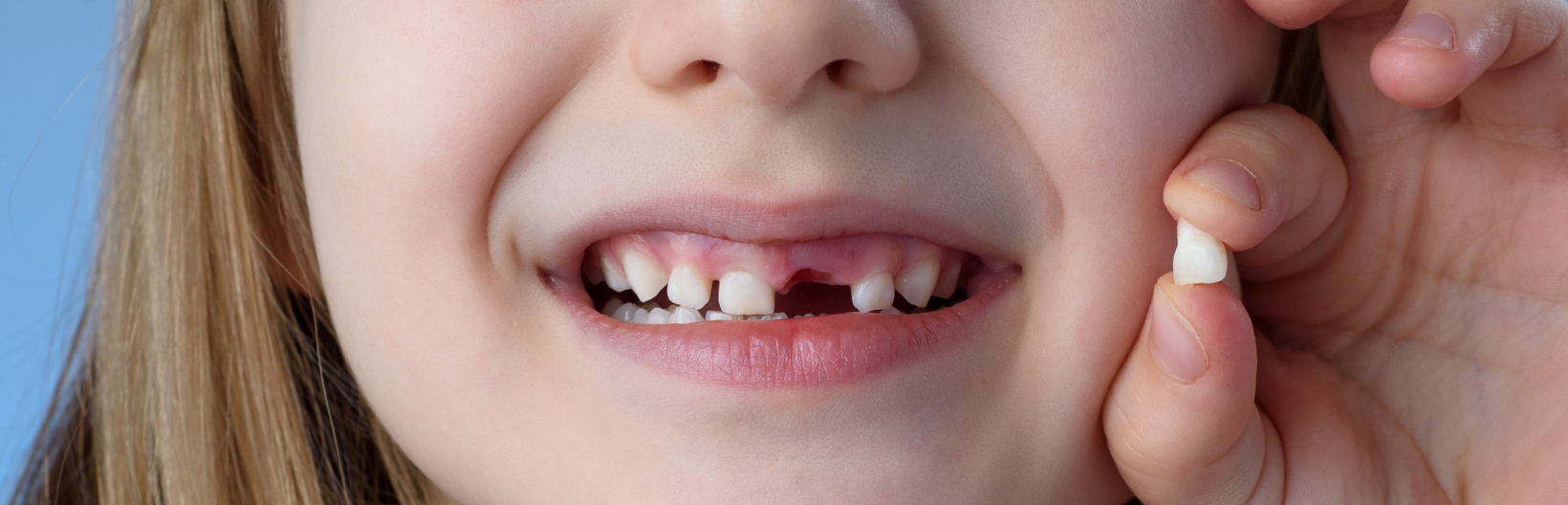 Ребенок без молочных зубов. Молочный зуб до 1 лет с мами. Молочный зуб до 1 лет с мами Сток.